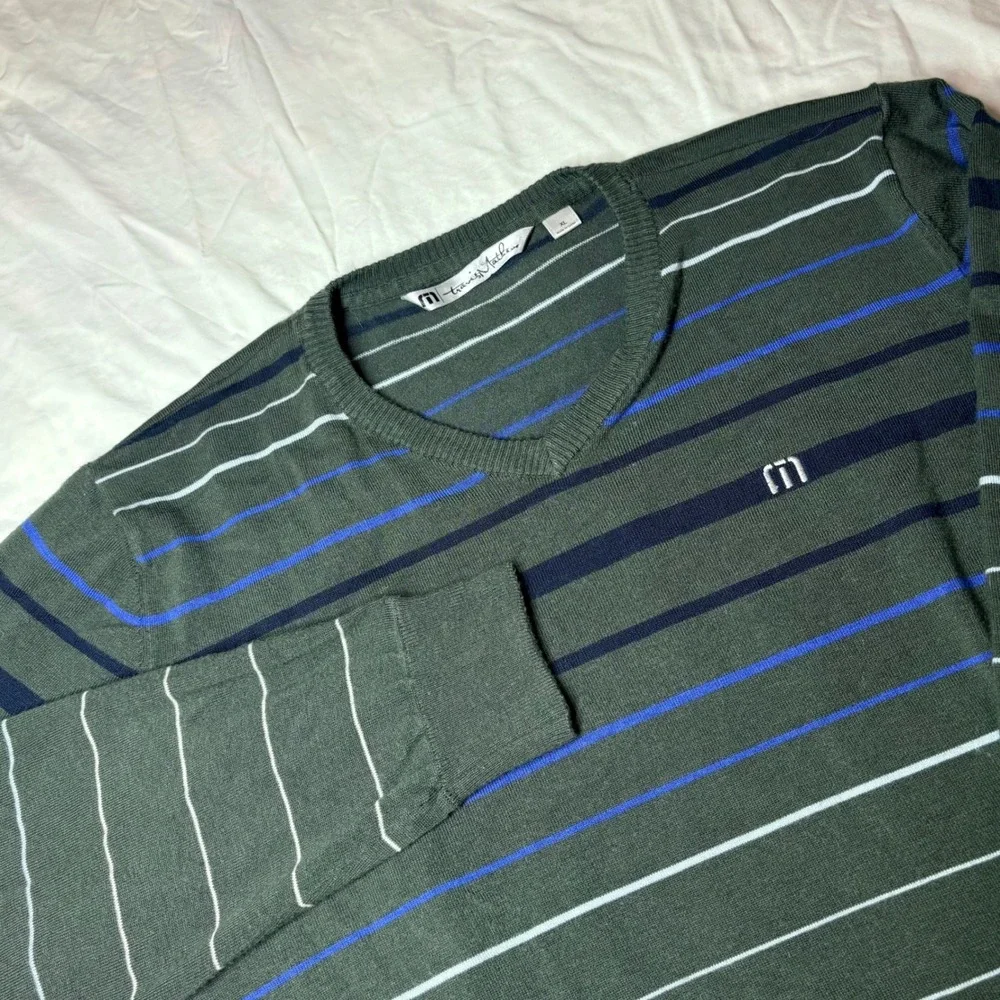 TravisMathew Mens XL‎ V-Neck Lightweight Sweater Gray Striped Knit Golf Pullover
